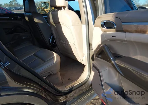 2013 Porsche Cayenne Diesel z USA, uszkodzony, nr VIN WP1AF2A23DLA24584